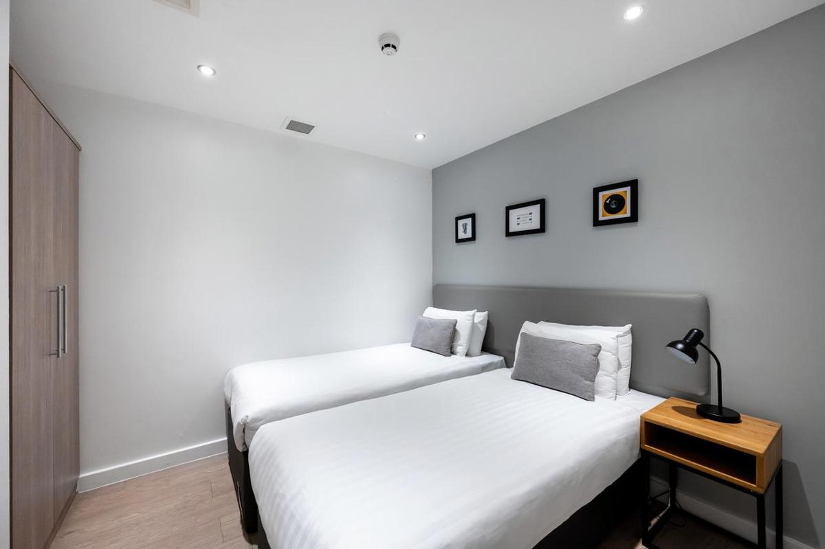 2 Bedroom Apartment (Sleeps 6) - 10