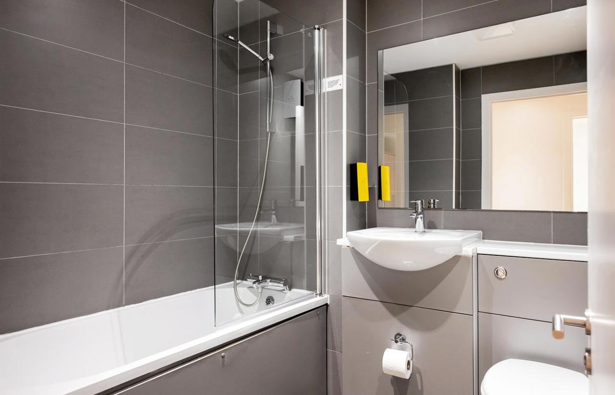 2 Bedroom Apartment (Sleeps 6) - 6