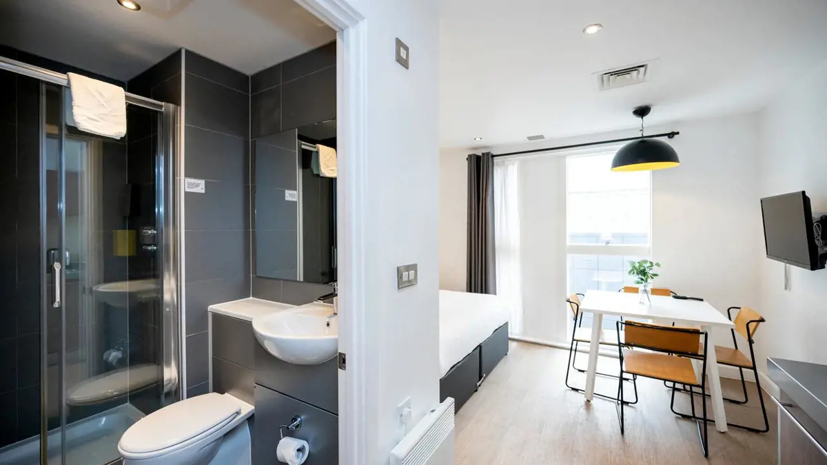 1 Bedroom Apartment (Sleeps 4) - 8