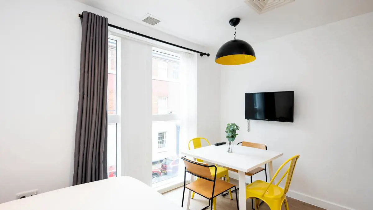 1 Bedroom Apartment (Sleeps 4) - 6