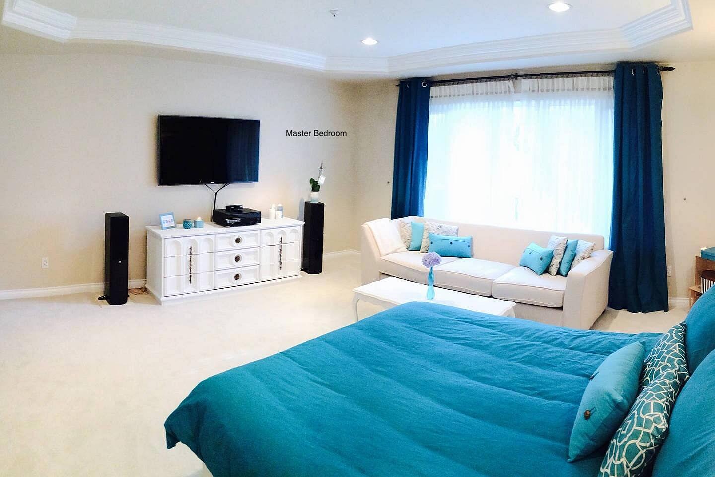  Huge Ensuite Master Bedroom ✨  -  Spacious Vibrant House w/ Backyard near Montgomery Park  - Gallery -  10