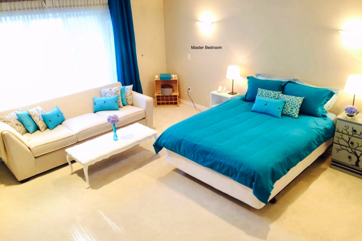  Huge Ensuite Master Bedroom ✨  -  Spacious Vibrant House w/ Backyard near Montgomery Park  - Gallery -  1