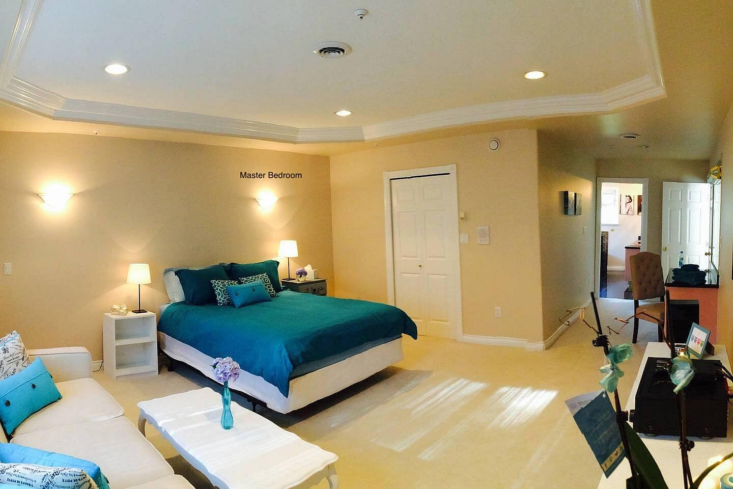  Huge Ensuite Master Bedroom ✨  -  Spacious Vibrant House w/ Backyard near Montgomery Park  - Gallery -  16