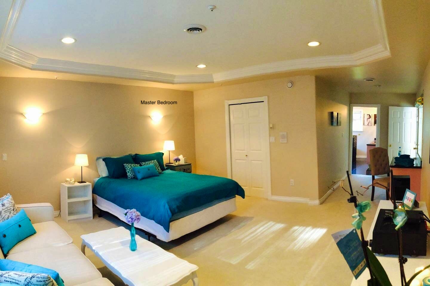  Huge Ensuite Master Bedroom ✨  -  Spacious Vibrant House w/ Backyard near Montgomery Park  - Gallery -  4