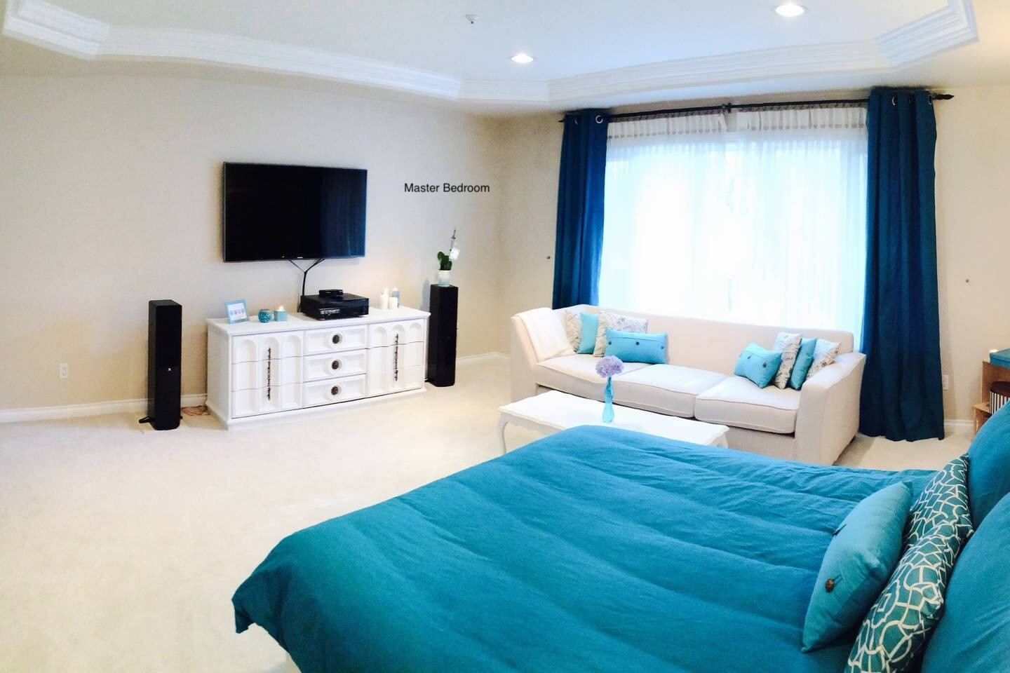  Huge Ensuite Master Bedroom ✨  -  Spacious Vibrant House w/ Backyard near Montgomery Park  - Gallery -  6