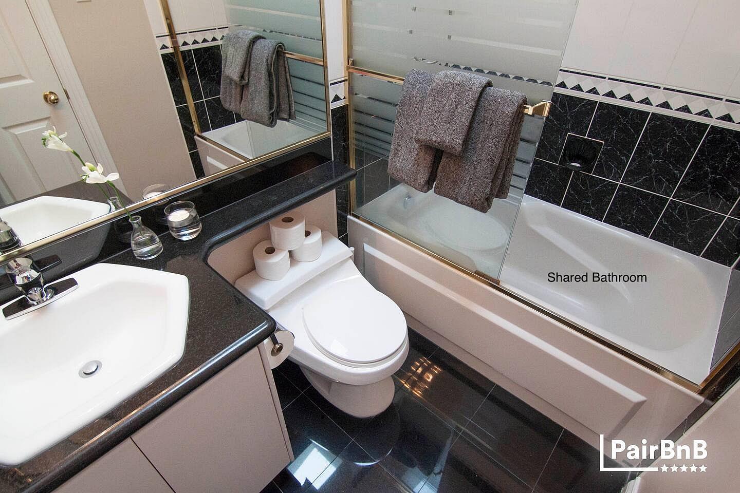  Beautiful Private Room Shared Bath ✨  -  Spacious Vibrant House w/ Backyard near Montgomery Park  - Gallery -  20
