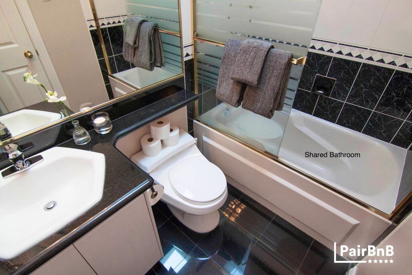  Cosy Budget Friendly Private Room ✨  -  Spacious Vibrant House w/ Backyard near Montgomery Park  - Gallery -  2