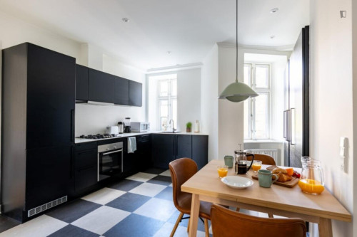 Pleasant single bedroom next to the Aksel Møllers Have metro station