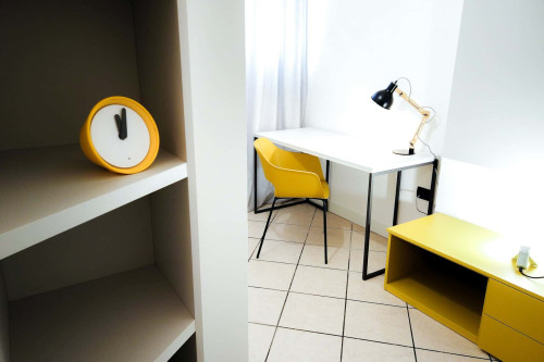 Room in Via Palermo, Trento for 150 m² with 8 bedrooms