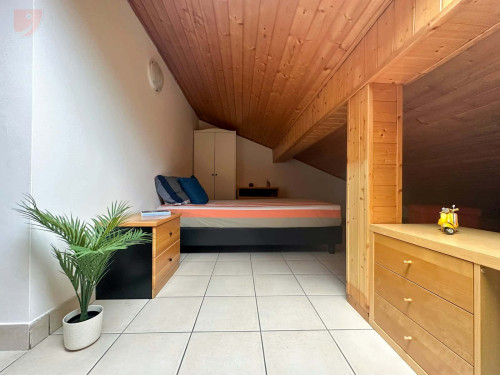 Room in Via Pomeranos, Trento for 145 m² with 6 bedrooms