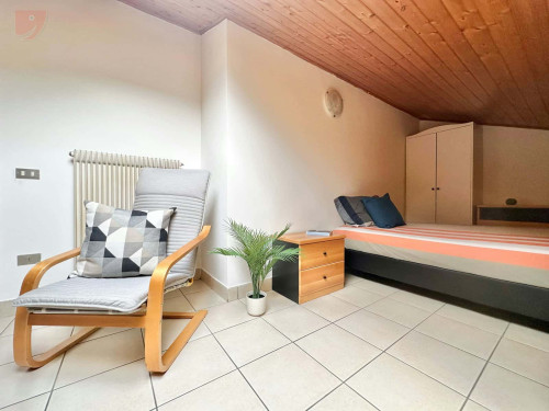 Room in Via Pomeranos, Trento for 145 m² with 6 bedrooms