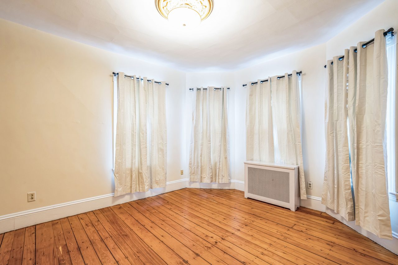#1826: Somerville - Queen Bedroom C - 14