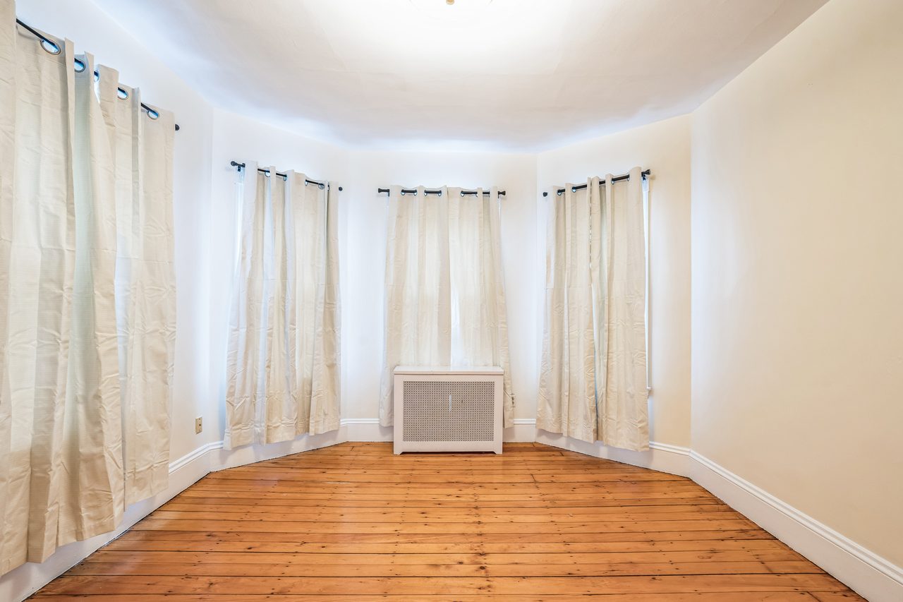 #1826: Somerville - Queen Bedroom C - 15