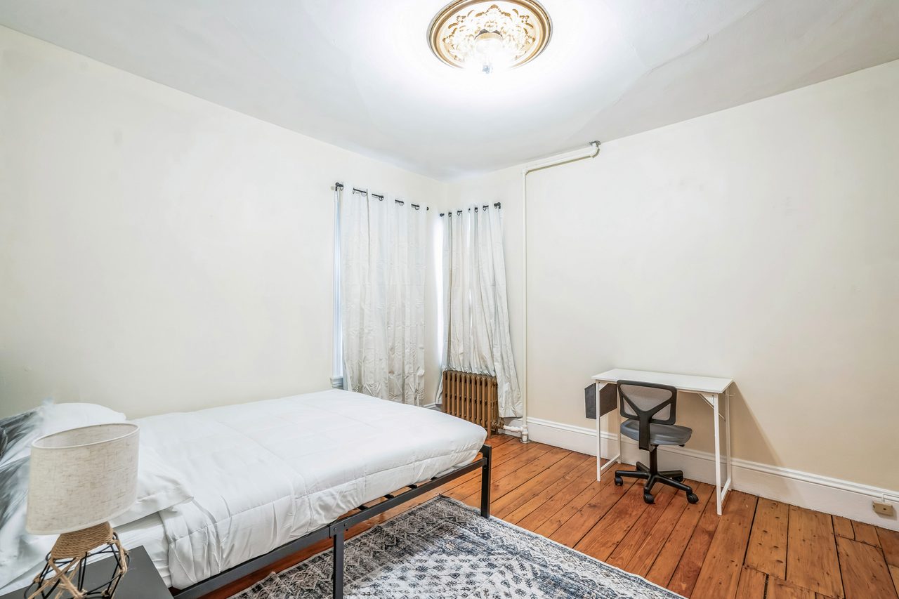 #1826: Somerville - Queen Bedroom B - #1826: Somerville - Gallery - 10
