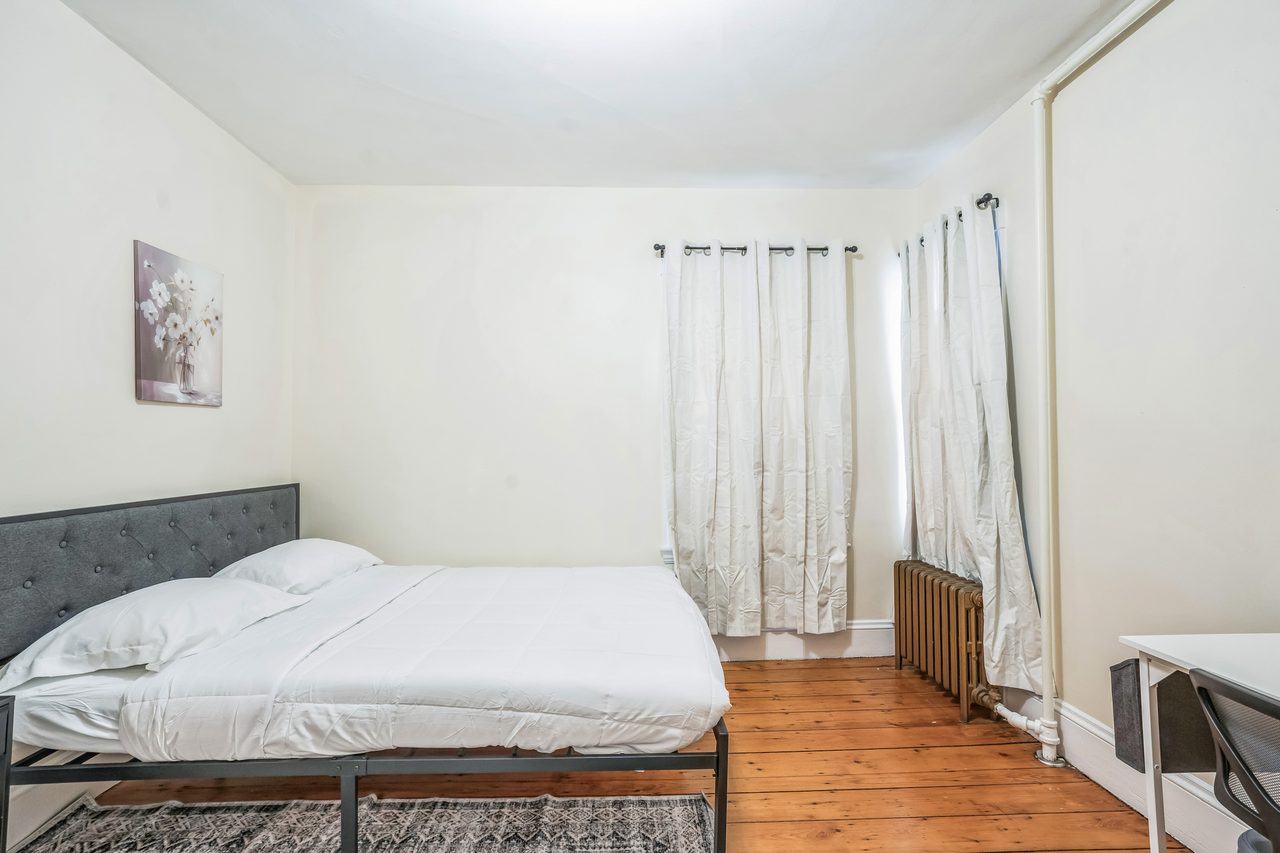 #1826: Somerville - Queen Bedroom B - #1826: Somerville - Gallery - 12