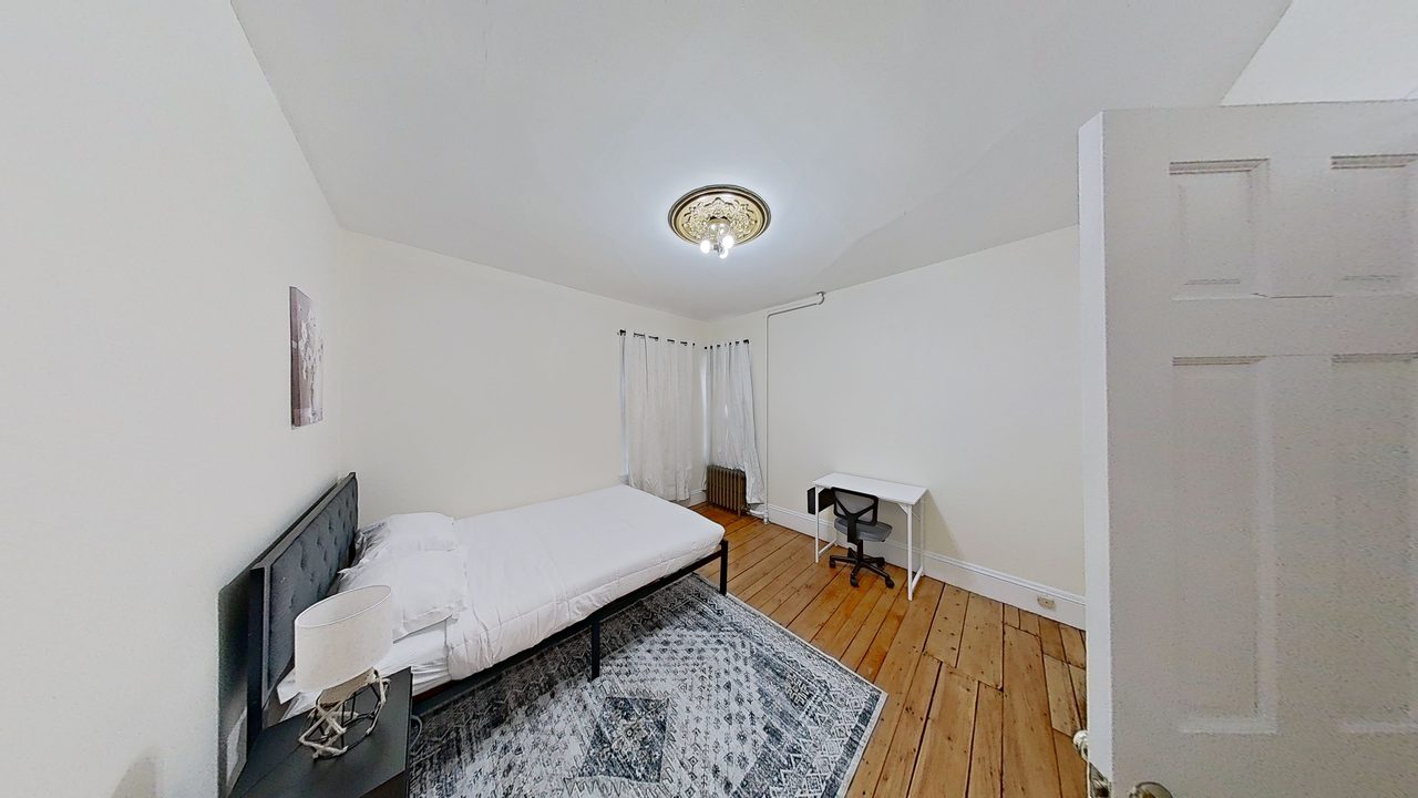 #1826: Somerville - Queen Bedroom B - #1826: Somerville - Gallery - 2