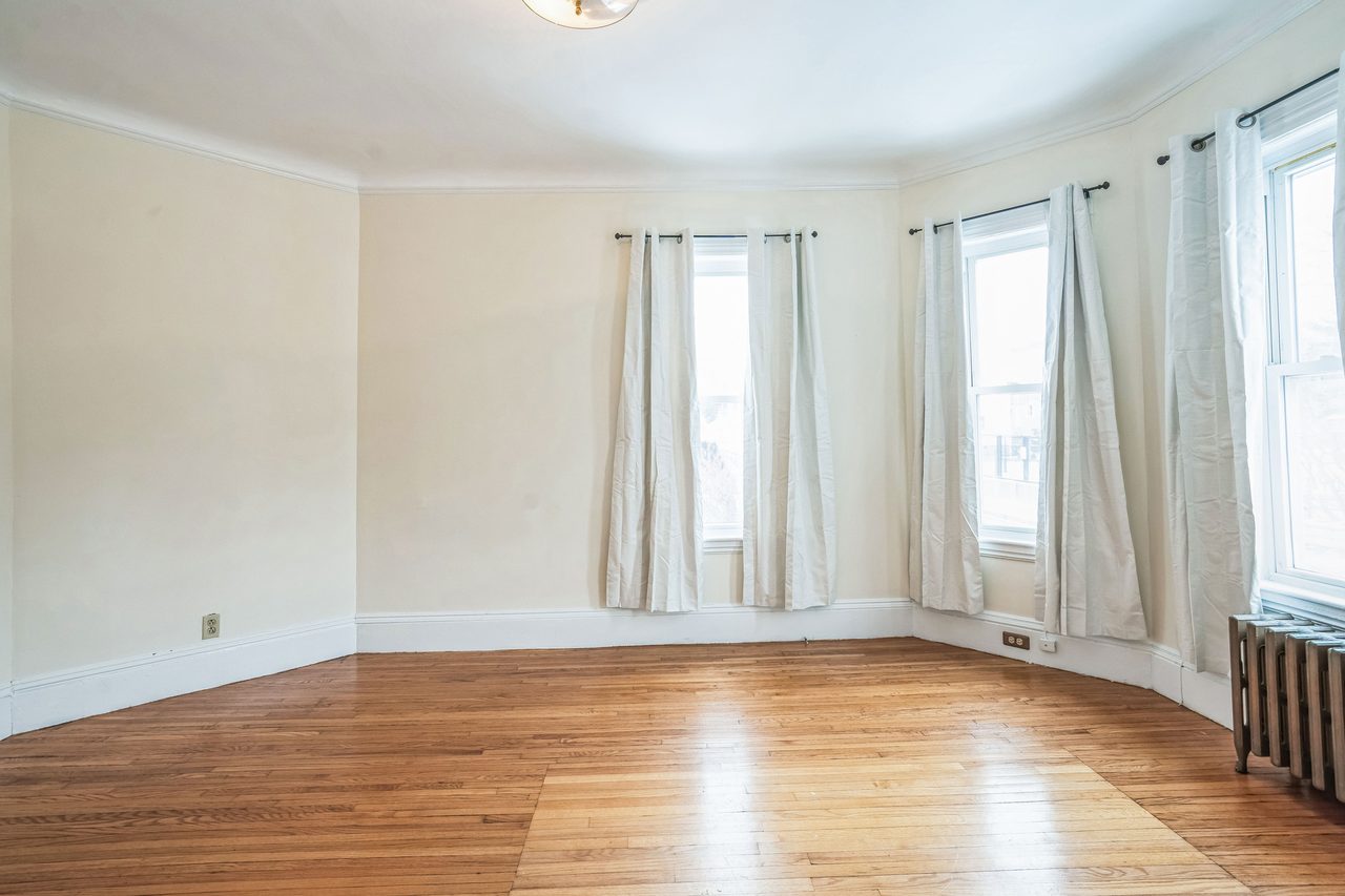 #1826: Somerville - Queen Bedroom A - #1826: Somerville - Gallery - 1