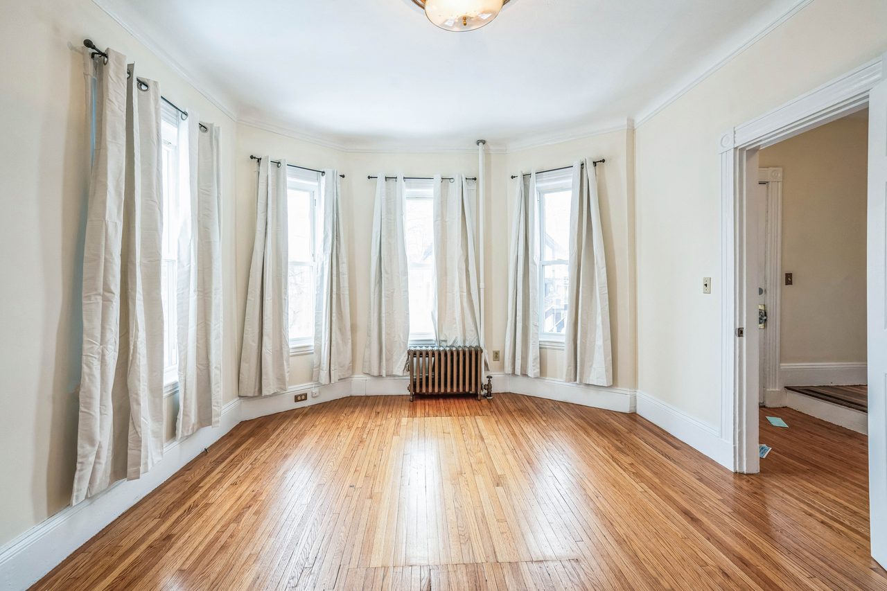 #1826: Somerville - Queen Bedroom A - #1826: Somerville - Gallery - 3
