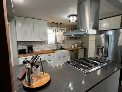 Bright and Cozy Furnished Rooms 