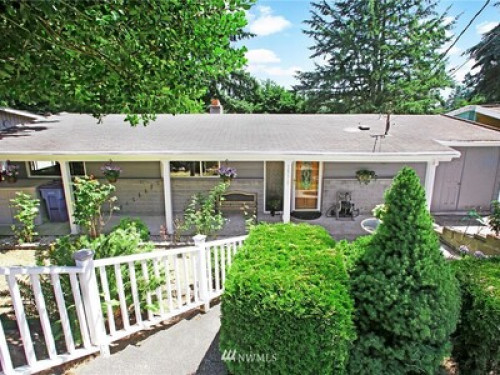 Bright and Cozy Furnished Rooms 