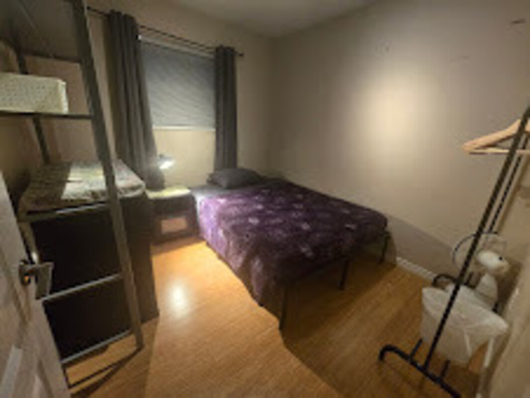 Main Floor Den (no Closet)(Full Room) - 1