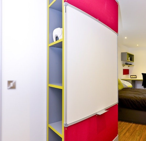 En-Suite Gold - The Boulevard Roost - Gallery - 11