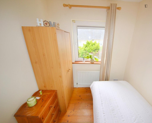 Cosy single bedroom
