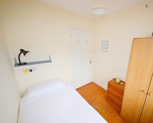 Cosy single bedroom