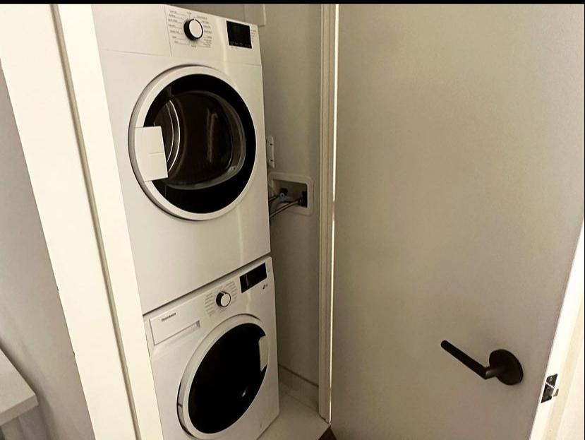 Peter St Master Bedroom With Private Bathroom