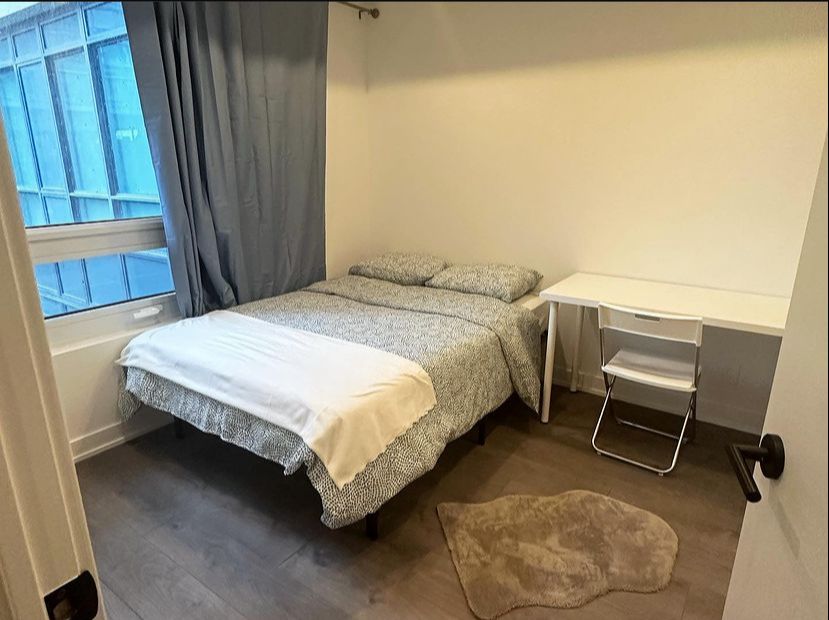 Peter St Master Bedroom With Private Bathroom