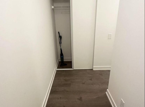 Peter St Master Bedroom With Private Bathroom - Gallery - 7