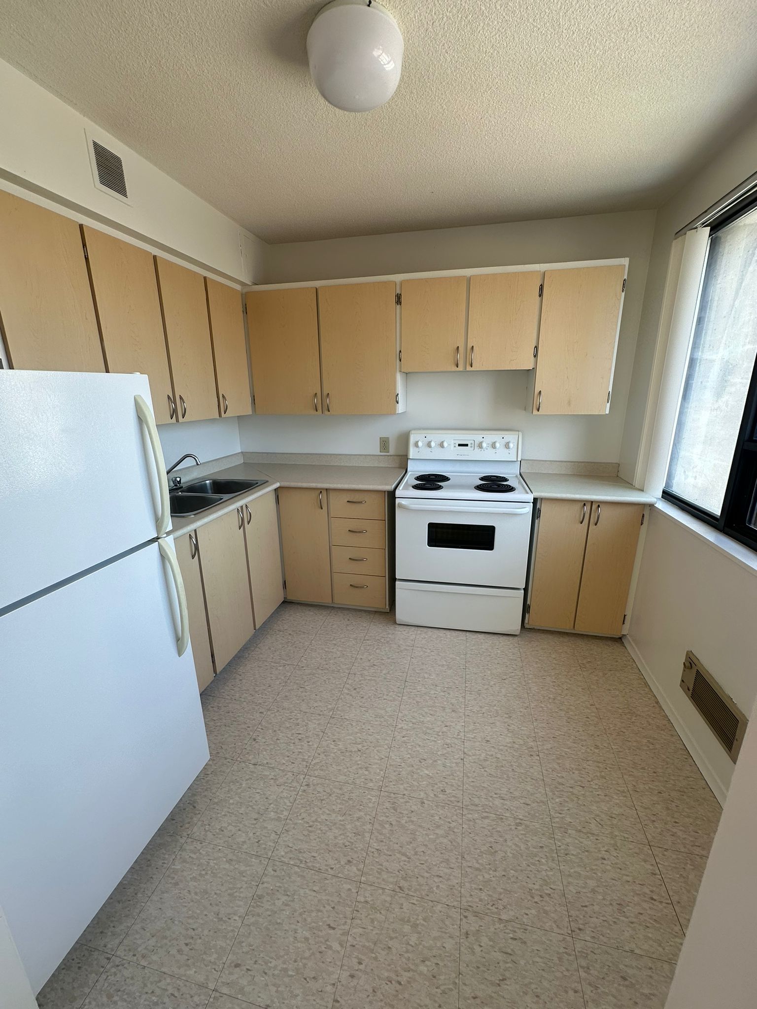 Bloor Street Master Bedroom/Private Bathroom