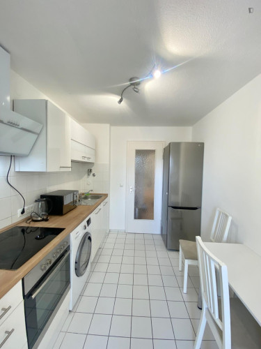 Spacious single bedroom in Milbertshofe