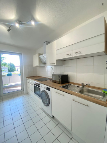 Spacious single bedroom in Milbertshofe