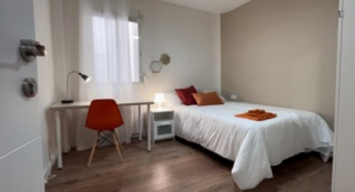 Very cosy double bedroom near the Zaragoza-Goya train station