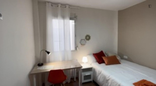 Very cosy double bedroom near the Zaragoza-Goya train station