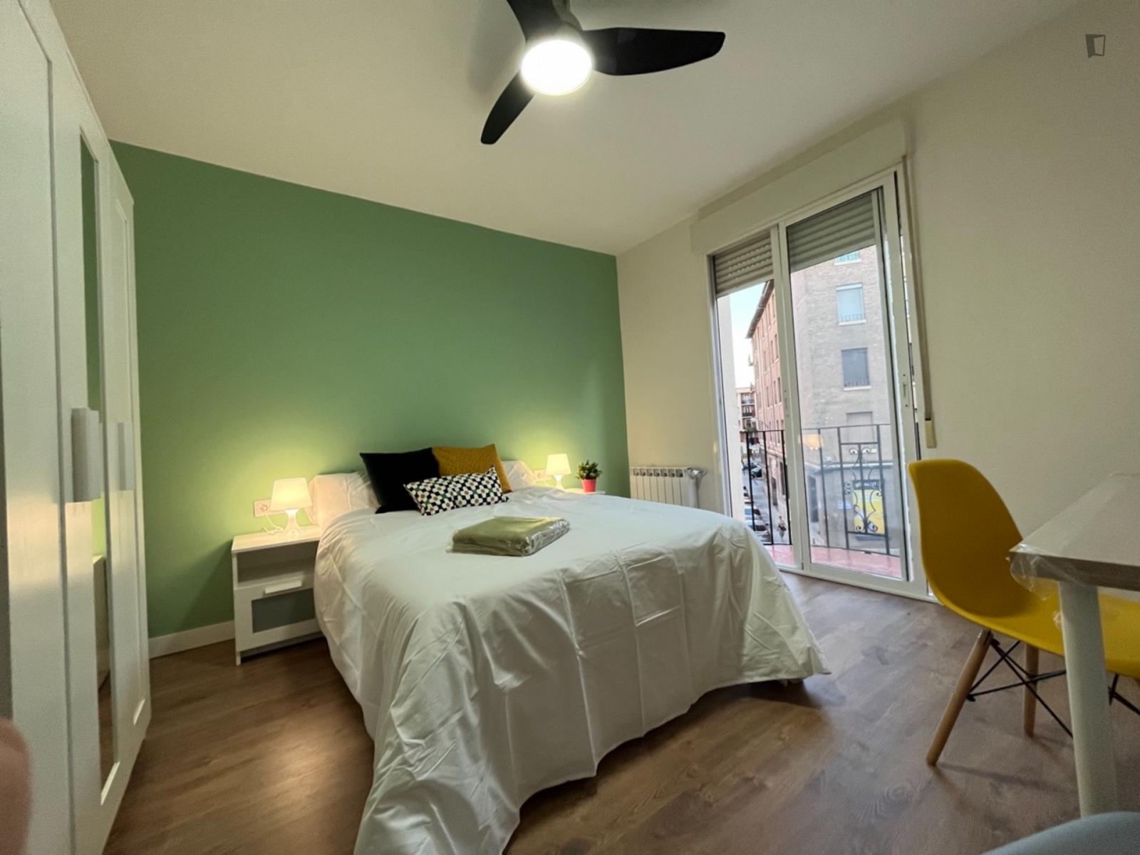 Charming Double Bedroom In Parque De Roma - 1