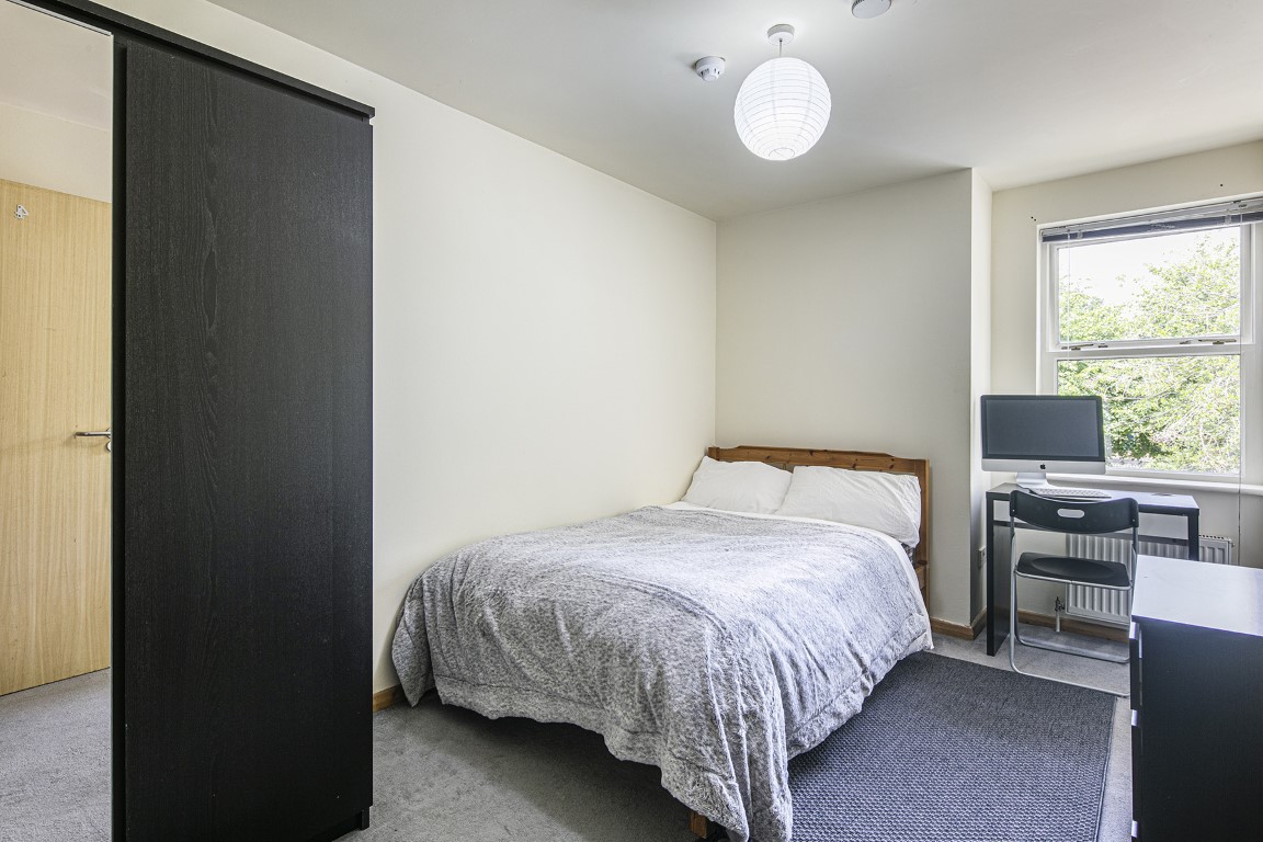 6-Bedroom Apartment - 3