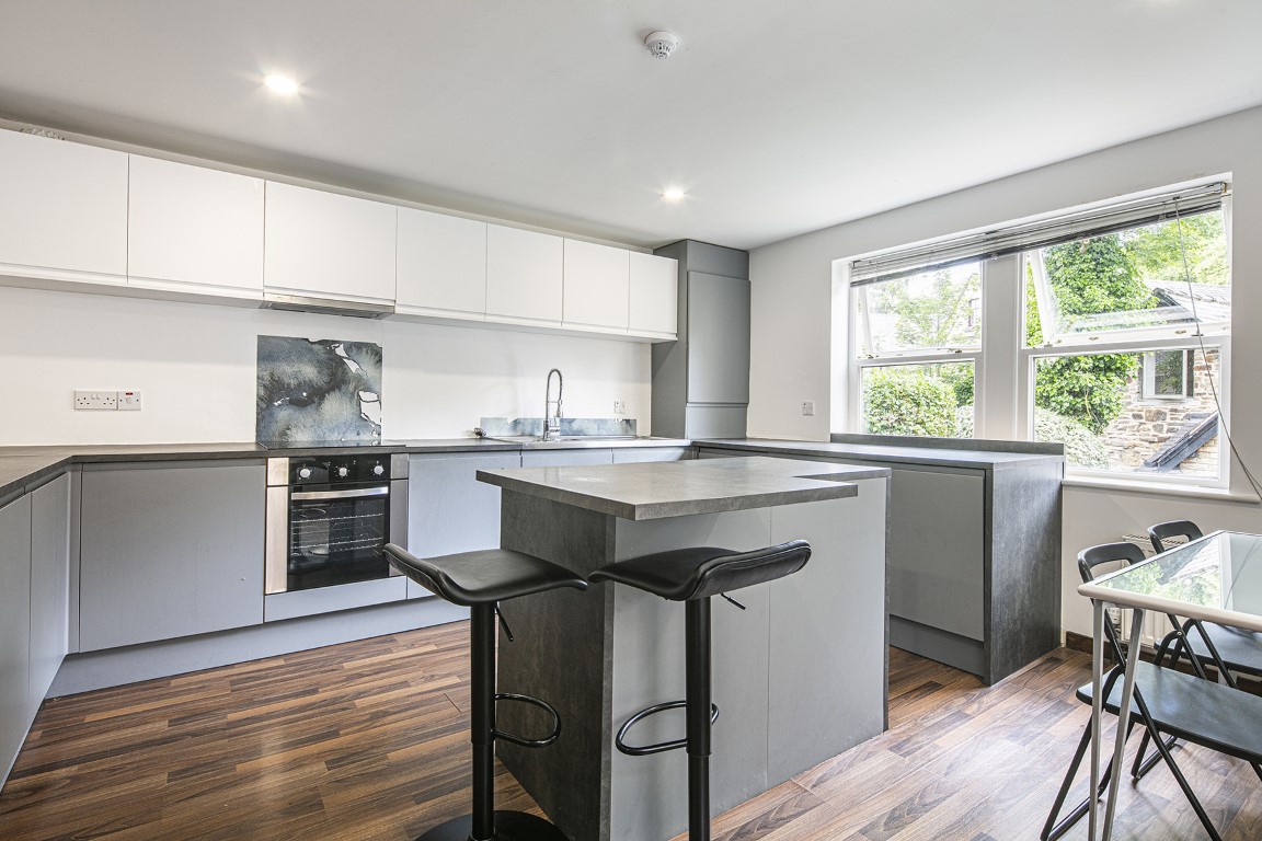 6-Bedroom Apartment - 1