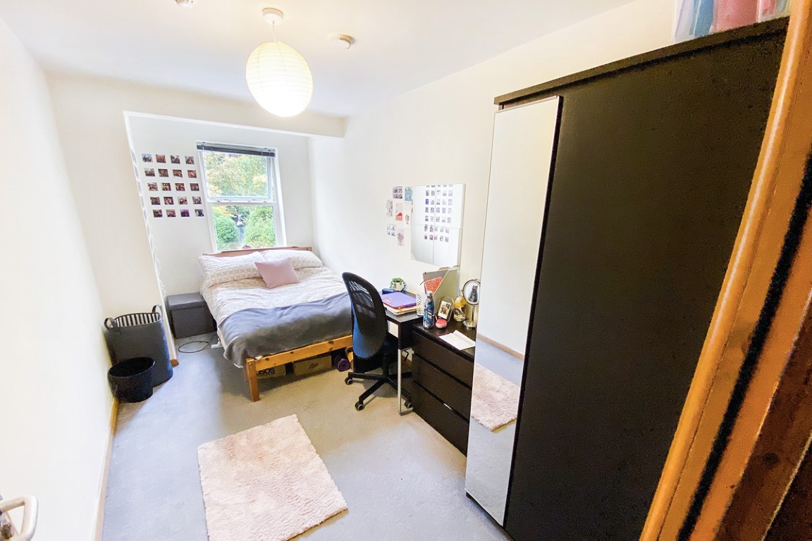 6-Bedroom Apartment - 5