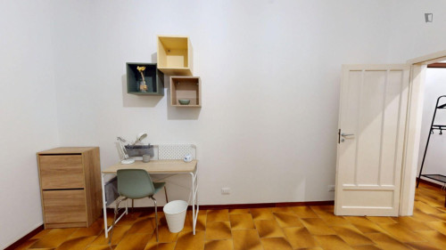 Welcoming Single Bedroom in a 3-Bedroom Apartment in Bologna