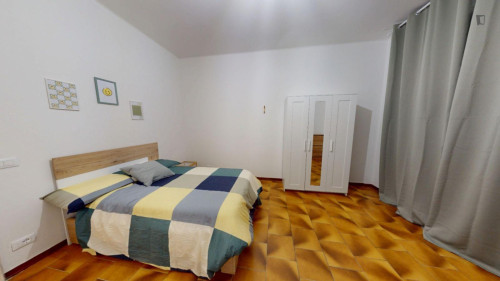 Welcoming Single Bedroom in a 3-Bedroom Apartment in Bologna - Gallery - 5