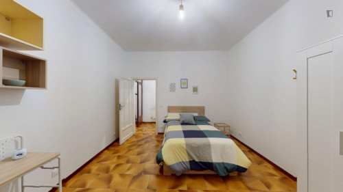 Welcoming Single Bedroom in a 3-Bedroom Apartment in Bologna