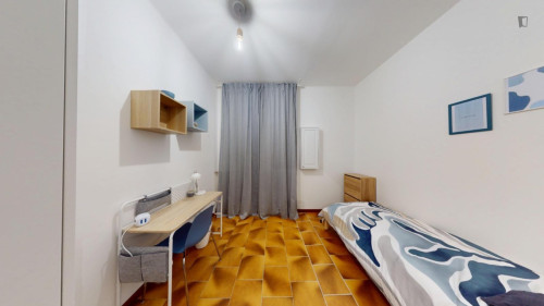 Single bedroom, with balcony, in 3-bedroom apartment - Gallery - 8