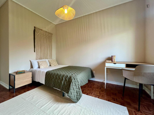 Inviting Double Bedroom close to Faculty of Medicine, University of Coimbra