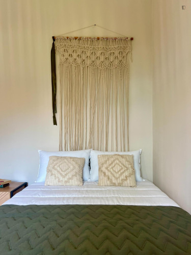 Inviting Double Bedroom close to Faculty of Medicine, University of Coimbra