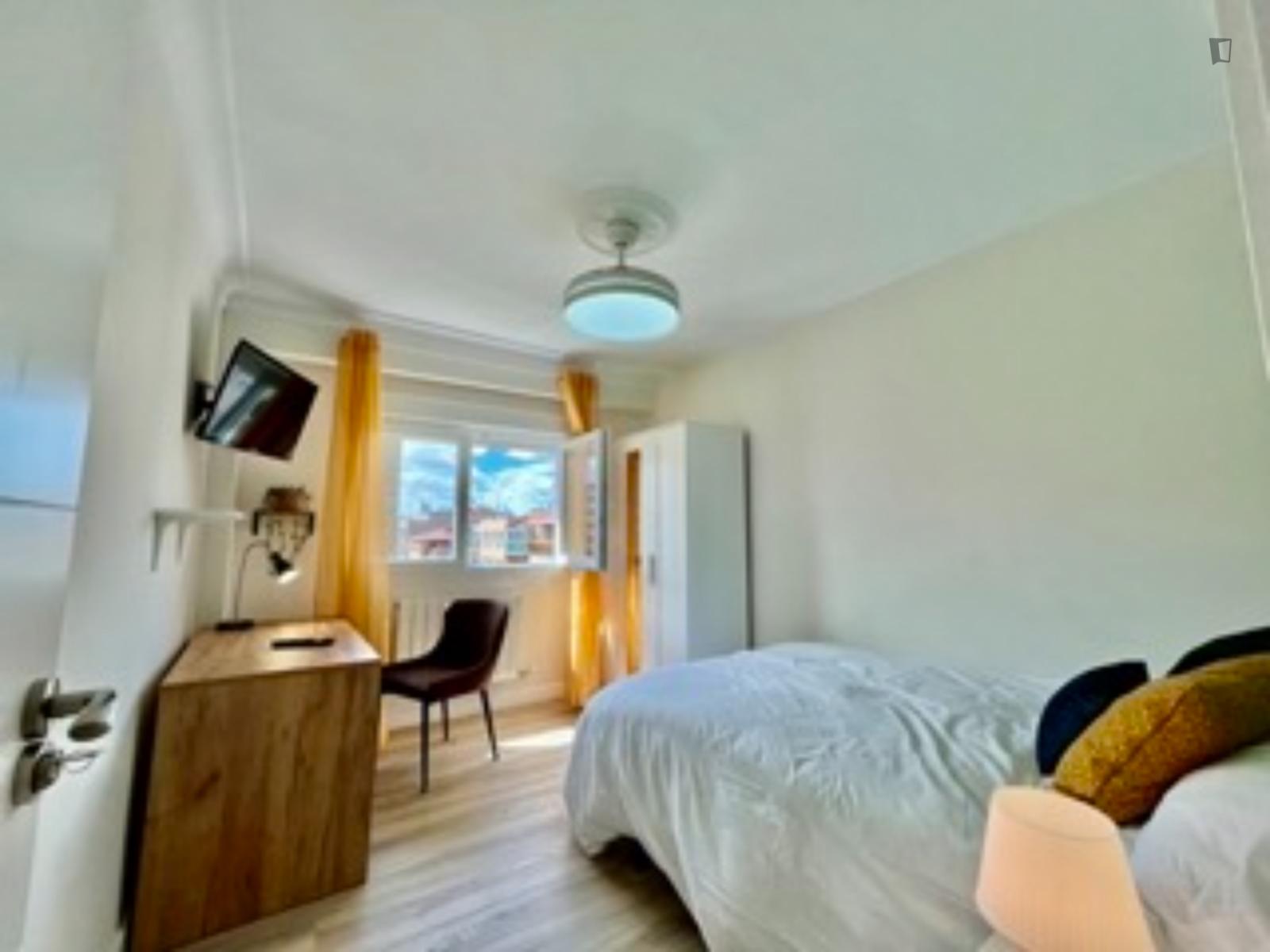 Beautiful Double Bedroom In Delicias - Beautiful double bedroom in Delicias - Gallery - 1