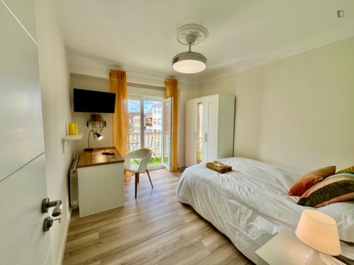 Lovely double bedroom with a balcony, in Delicias