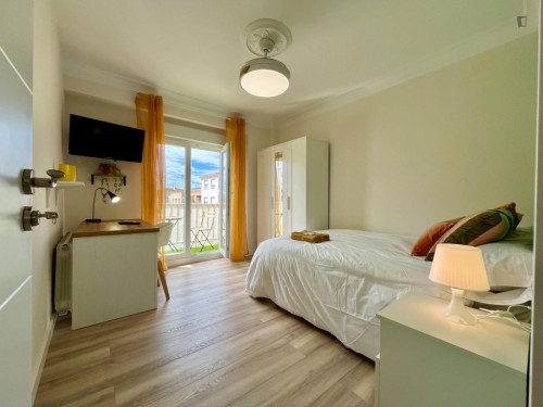 Lovely double bedroom with a balcony, in Delicias