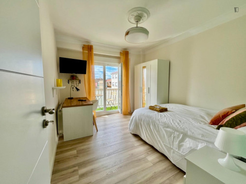Lovely double bedroom with a balcony, in Delicias